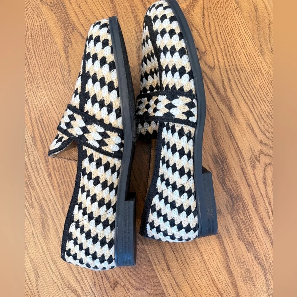 Kelly & Katie Black, White & Beige Woven Loafers - Like New!! - Picture 2 of 7